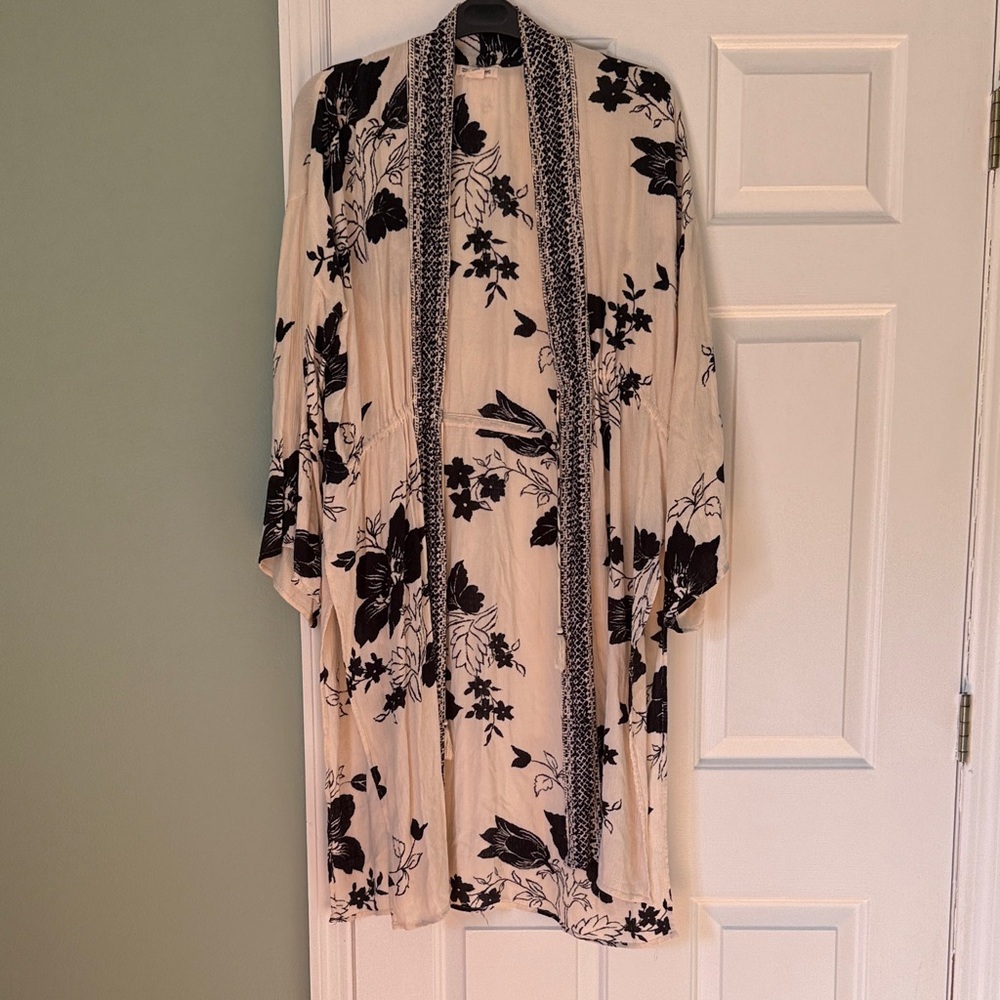 Billabong Floral Kimono Robe - Black and Cream - Picture 8 of 9